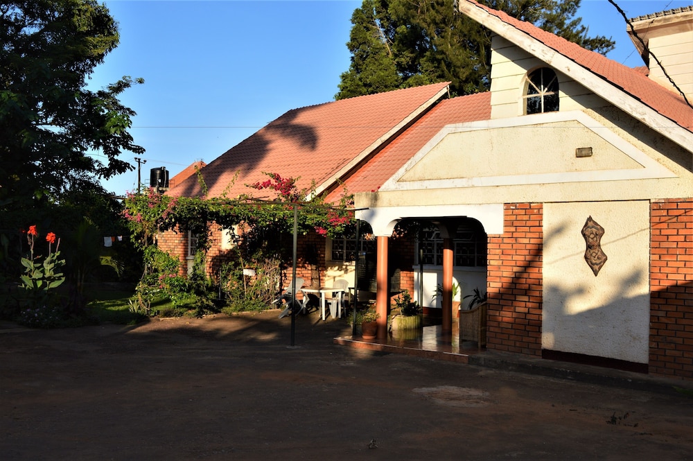 Colonial Residence