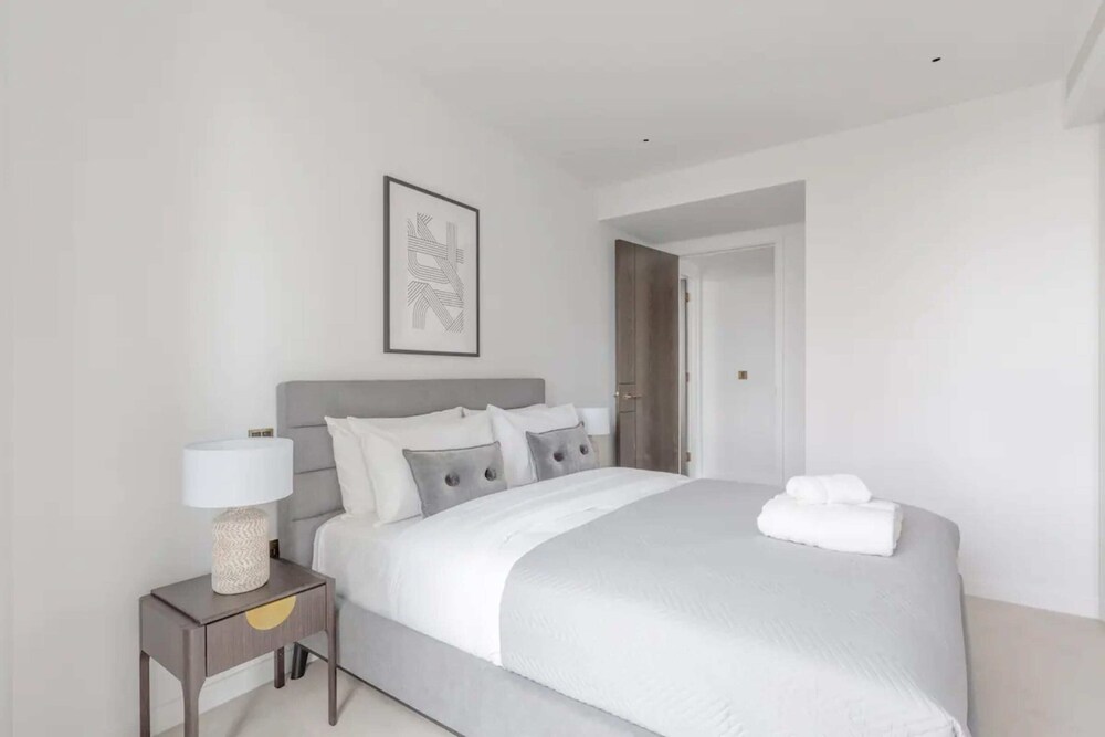 Luxurious 2BD Flat by the River Near Vauxhall