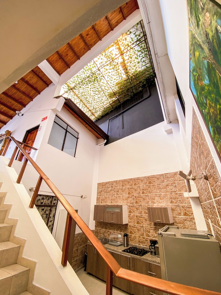 Hostal CaliView Inn