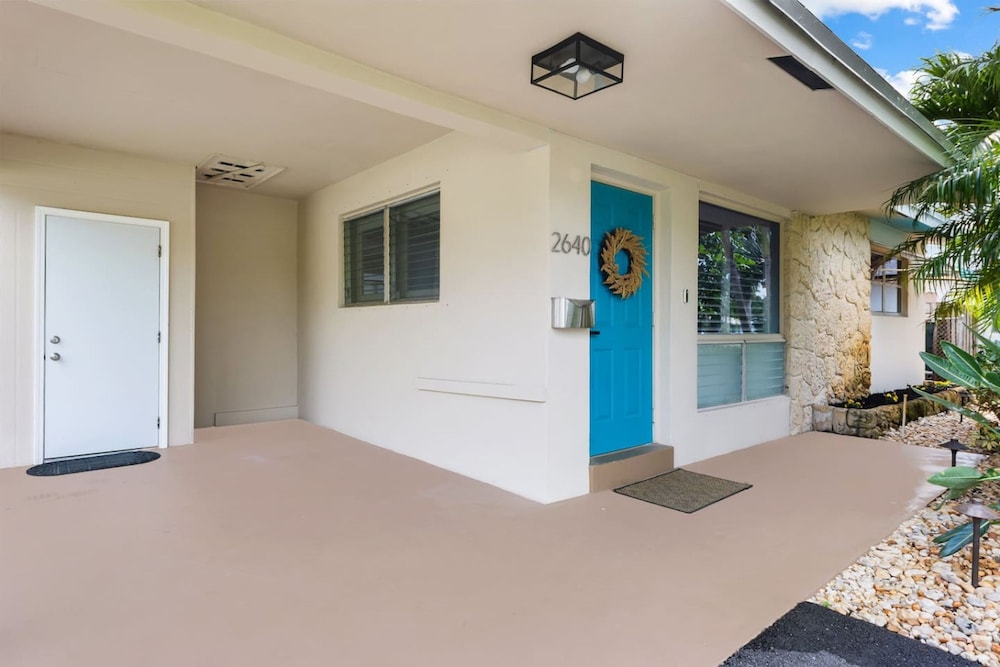 Oasis Backyard With Heated Pool Oakland Park