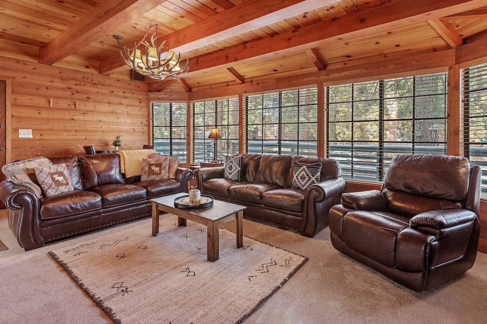 The Lakehouse Cabin view 5