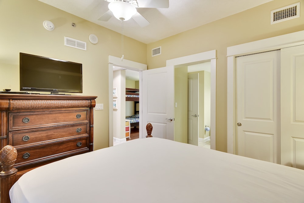Grand Panama Beach Resort by Book That Condo