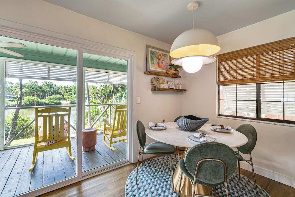 Dock, Hot Tub & Games: Crystal River Family Gem