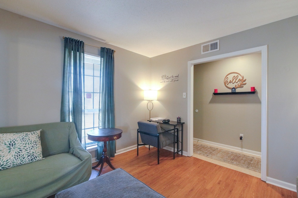 4 Mi to Shelby Farms Park: Memphis Home w/ Patio!