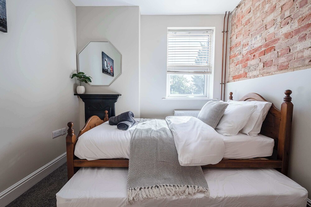 Host Stay Sherrington Road Abode
