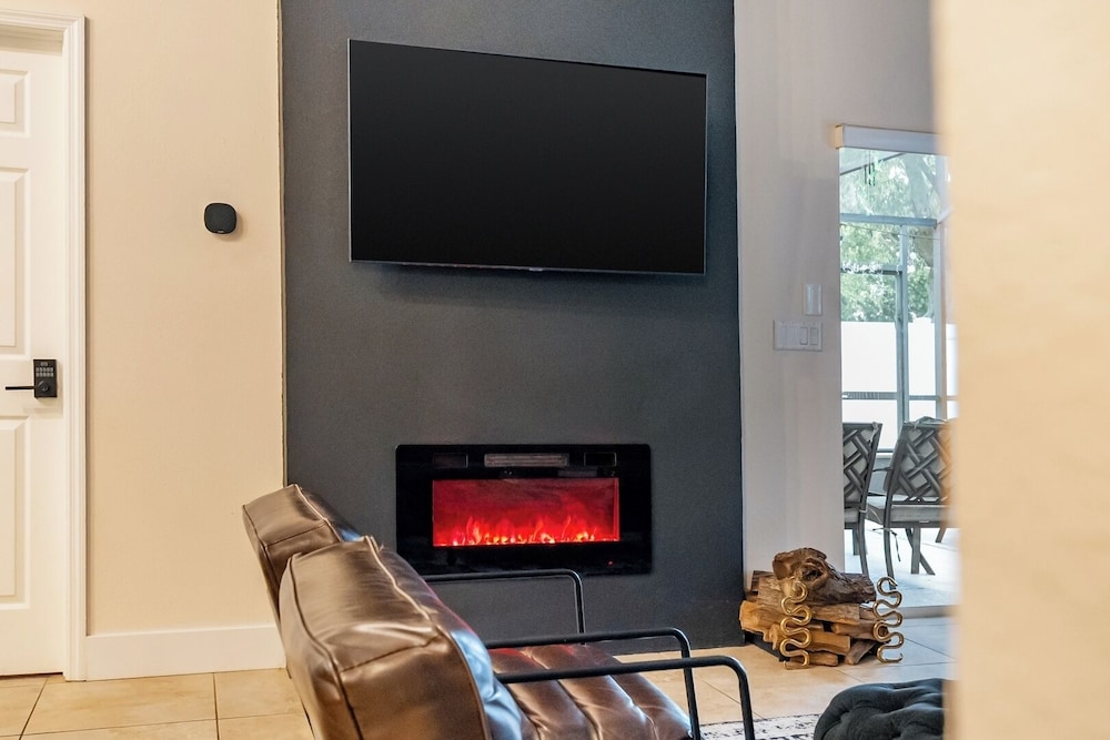 Private King BR + Pool Access Near Disney