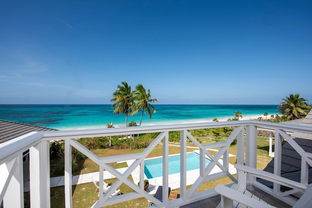Cricket Beach House-luxurious Beachfront House 5 Bedroom Home