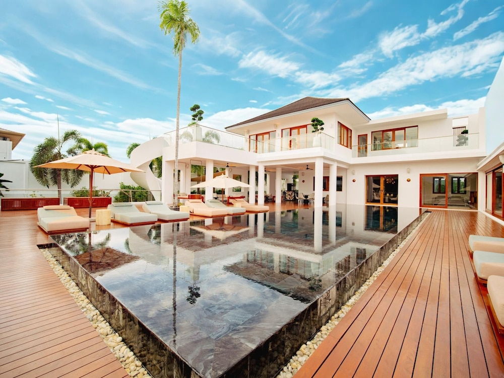 Luxurious 5bedroom White Estate Villa Private Lake