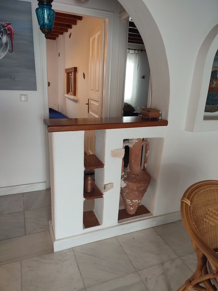 Ornos Beachside 2 Bd Stylish House