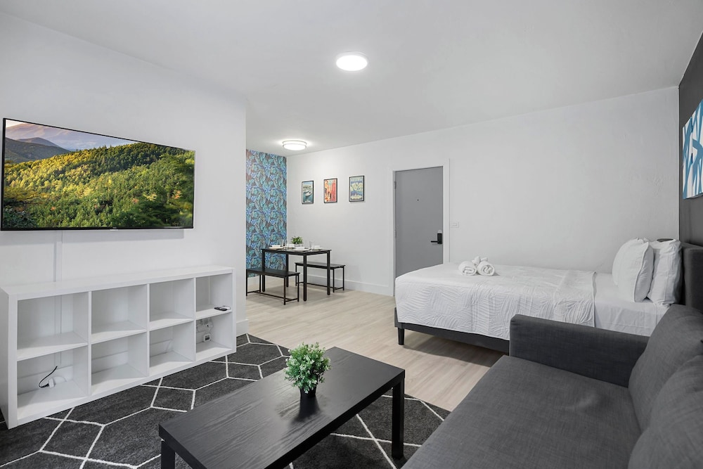 Harding Avenue Apartments by Andes STR