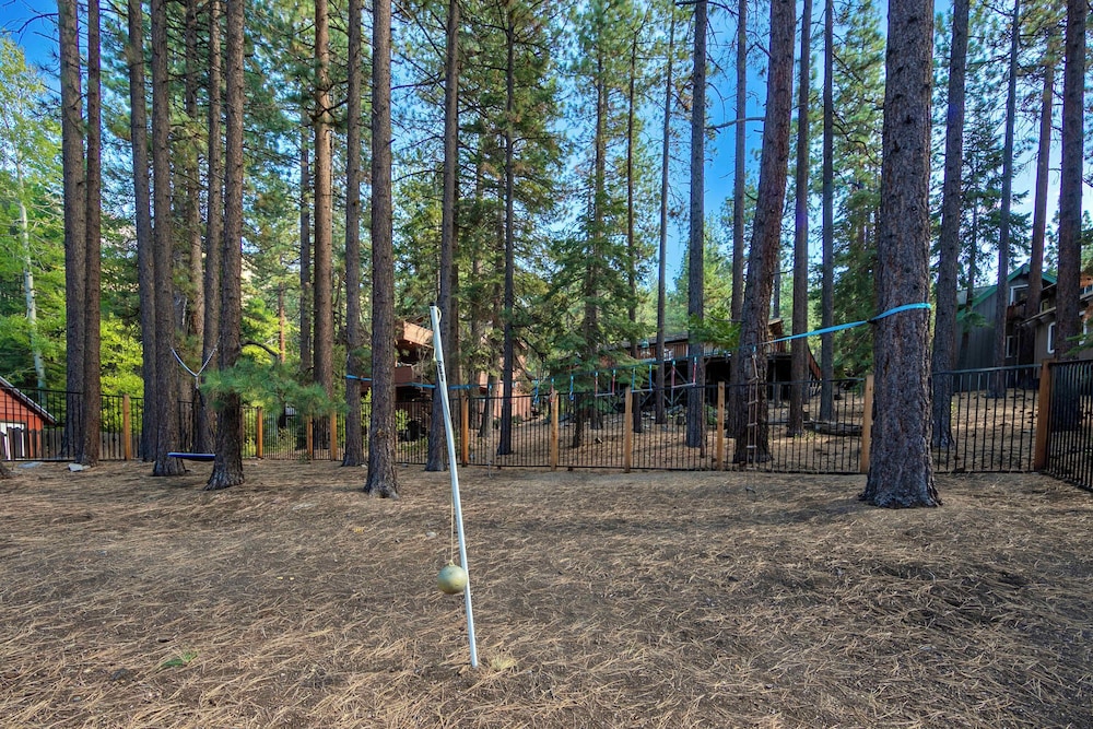 The T-pot Chalet for 12