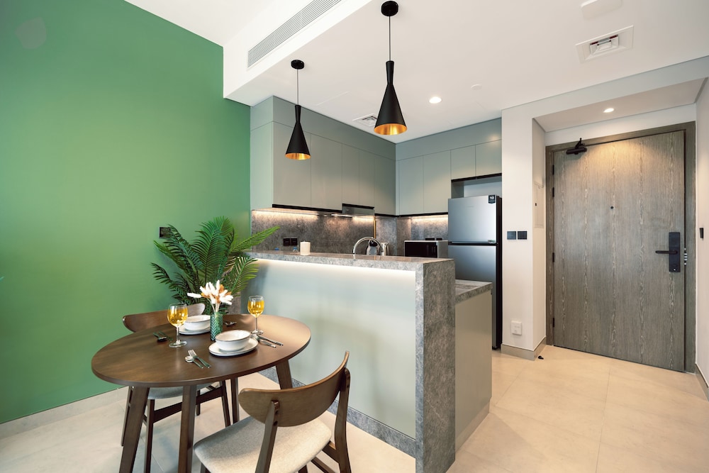 KeyRock Living - Premium Apt with Pool