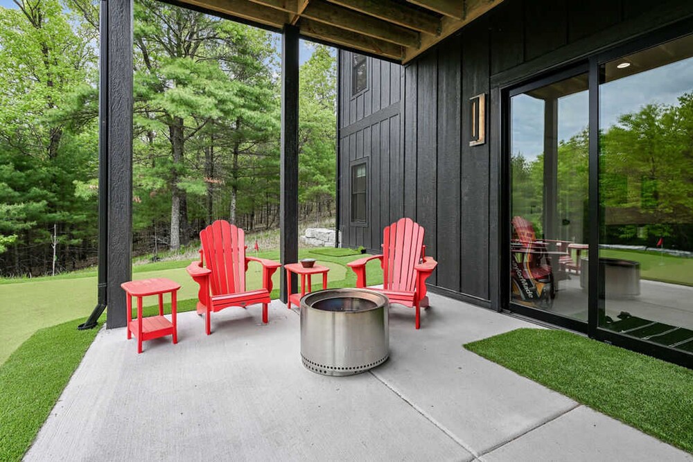 6BR Sand Valley Lodge With Hot Tub Bar Putting Green