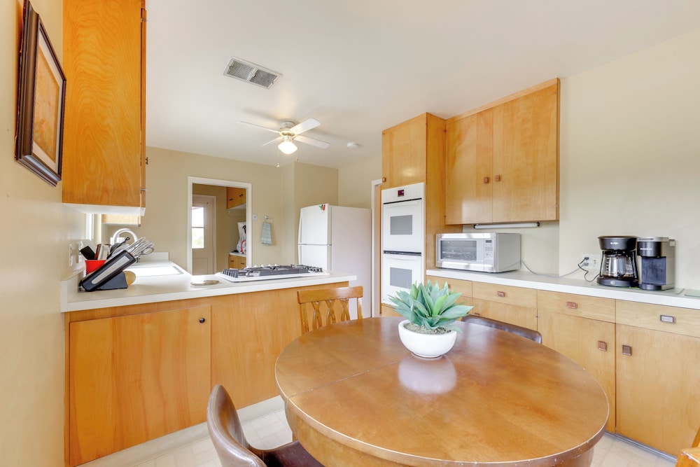 Near Eats & Wineries: Paso Robles Home w/ Patio!