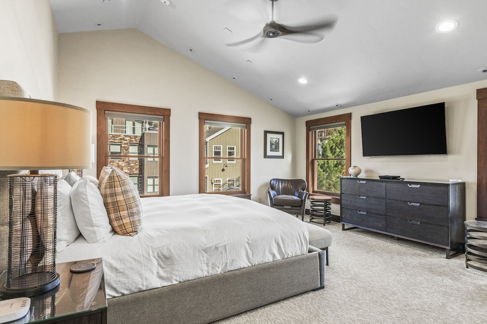 The Peak At Town Lift 3 Bedroom Home