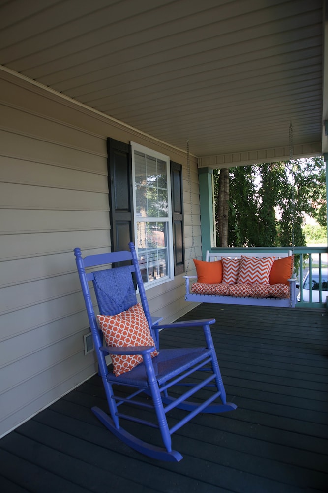 Swamp Rabbit Inn