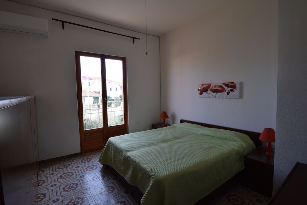 Family Apartment With Balcony In Budoni