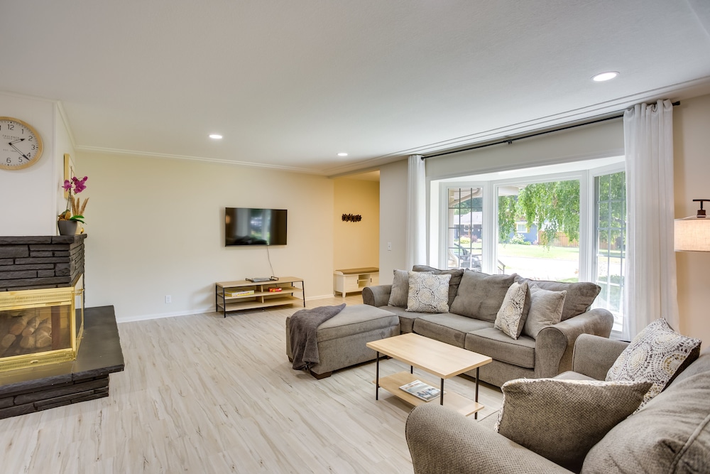 Cozy Minneapolis Home w/ Air Hockey, Near Downtown - Property Image 21