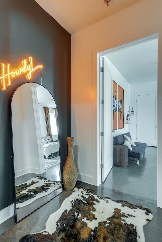 Lofts At 30th - Urban Lodge - Mins to Broadway!