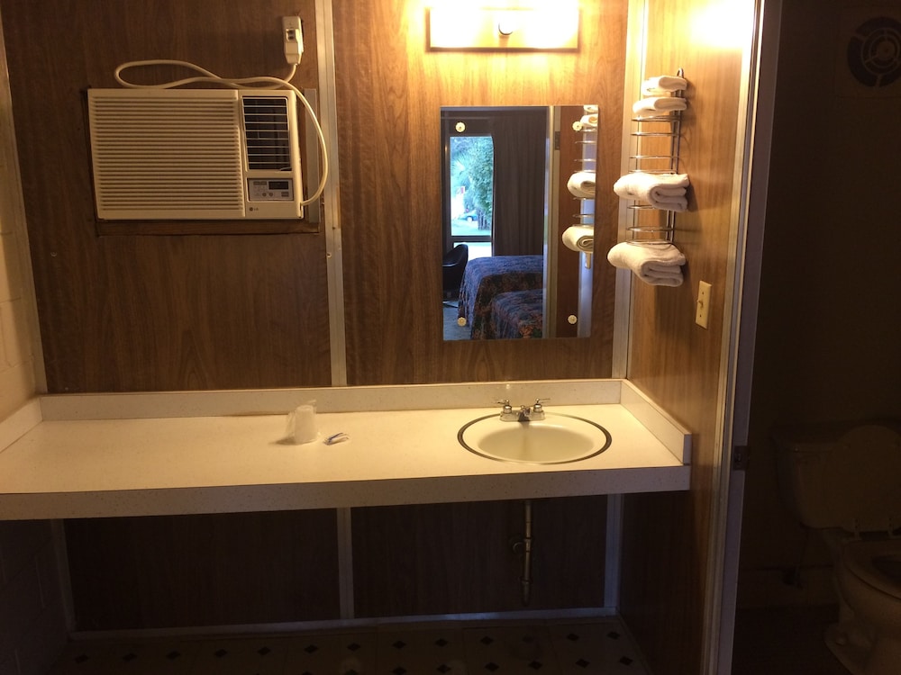 Budget Lakeview Inn