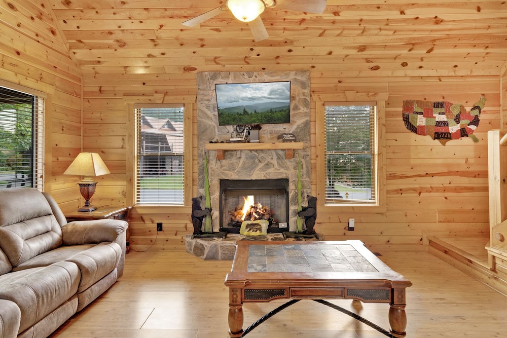 3 BDR Log Cabin in Cozy Resort w/ Private Hot Tub view 5