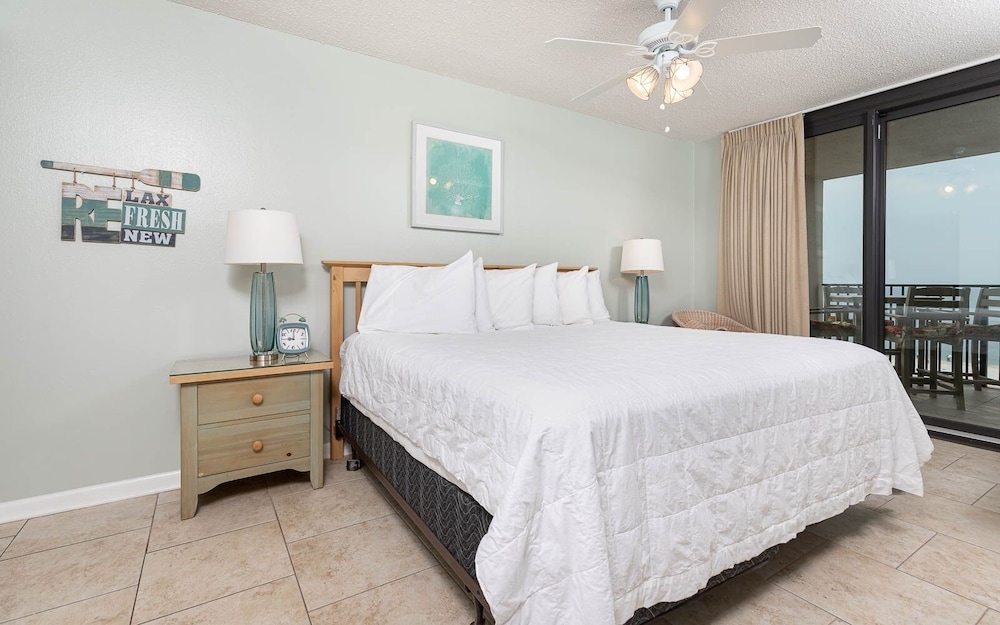 Phoenix East 2 2064 2 Bedroom Condo