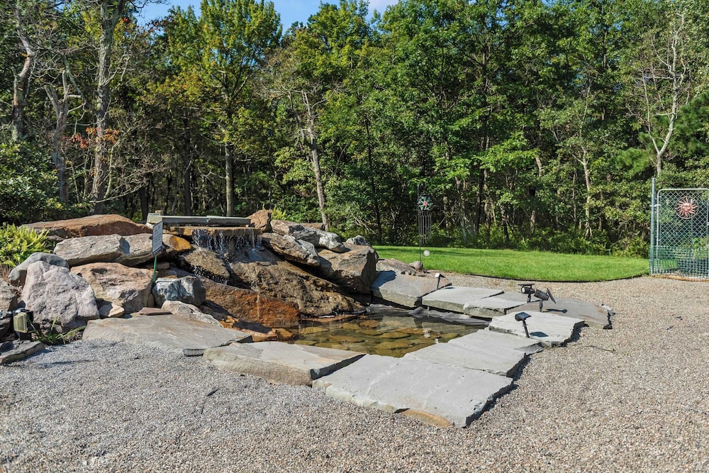 Bigwood Cabin Retreat Hot Tub, Game Room, Firepit Lounge & Private Yard