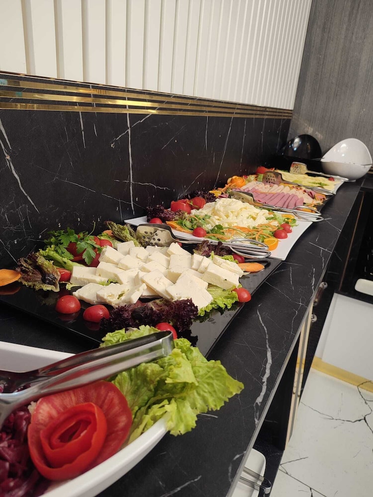 California Otel - Image 14