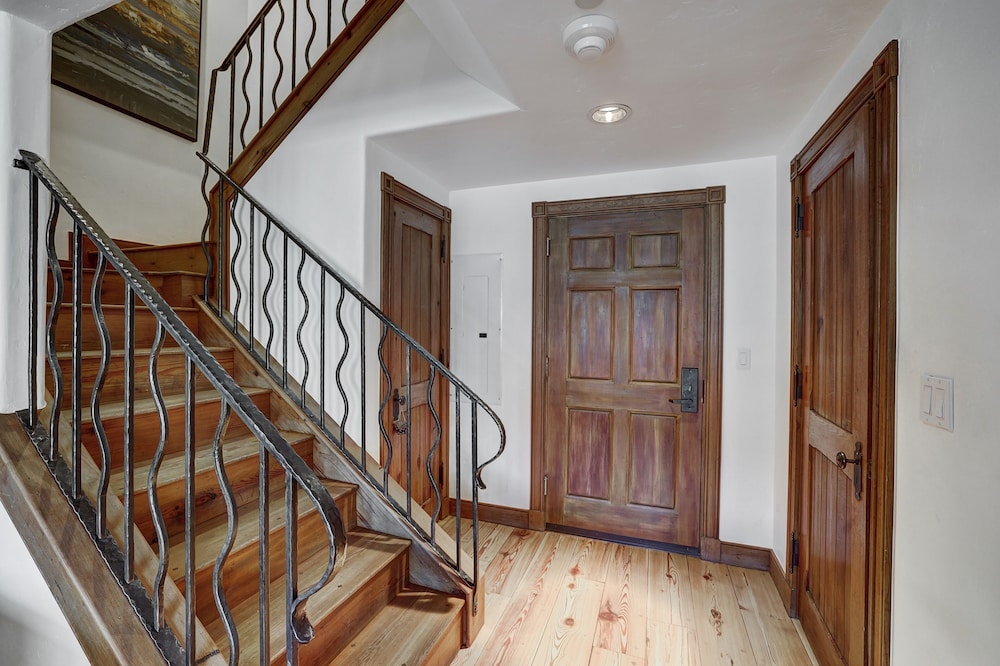 Stunning Views - Renovated Condo In Pines Lodge 2 Bedroom Condo