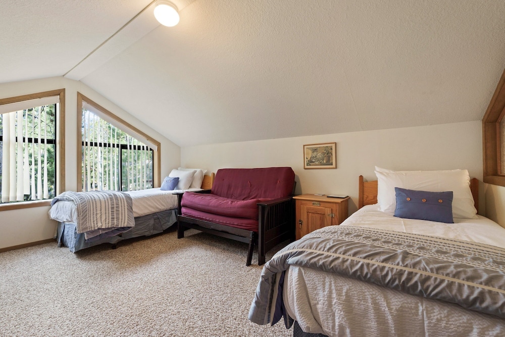 Blue Goose 16 4 Bedroom Home