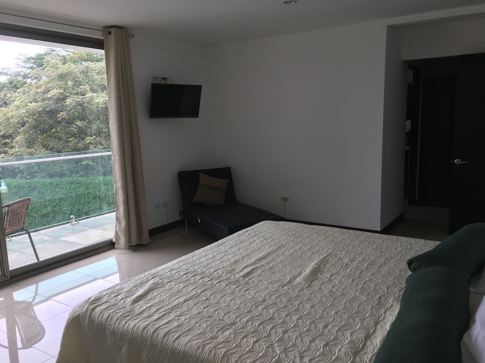Las Yagrumas Condo Escazu