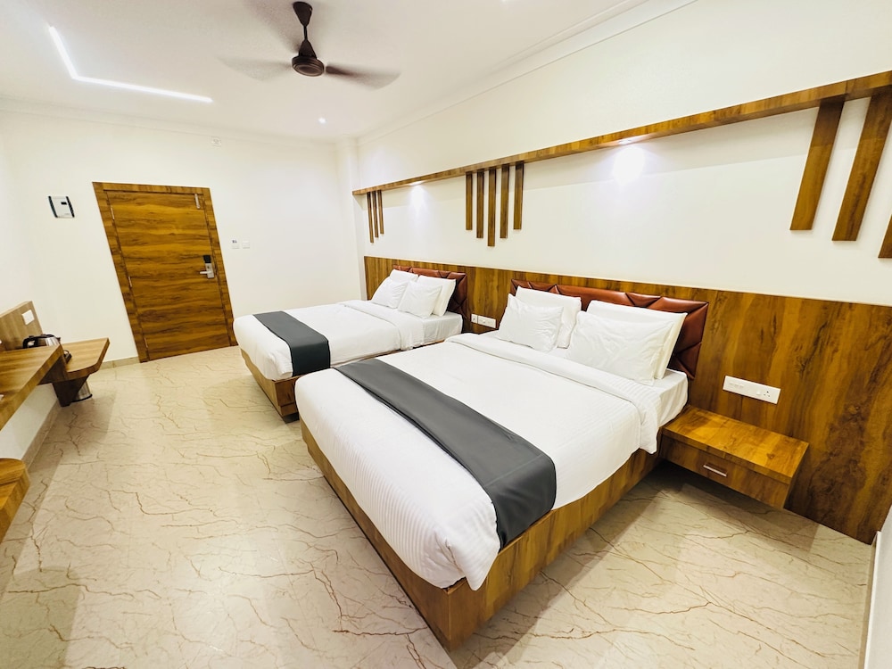 Shambhavi Hotel & Convention Centre