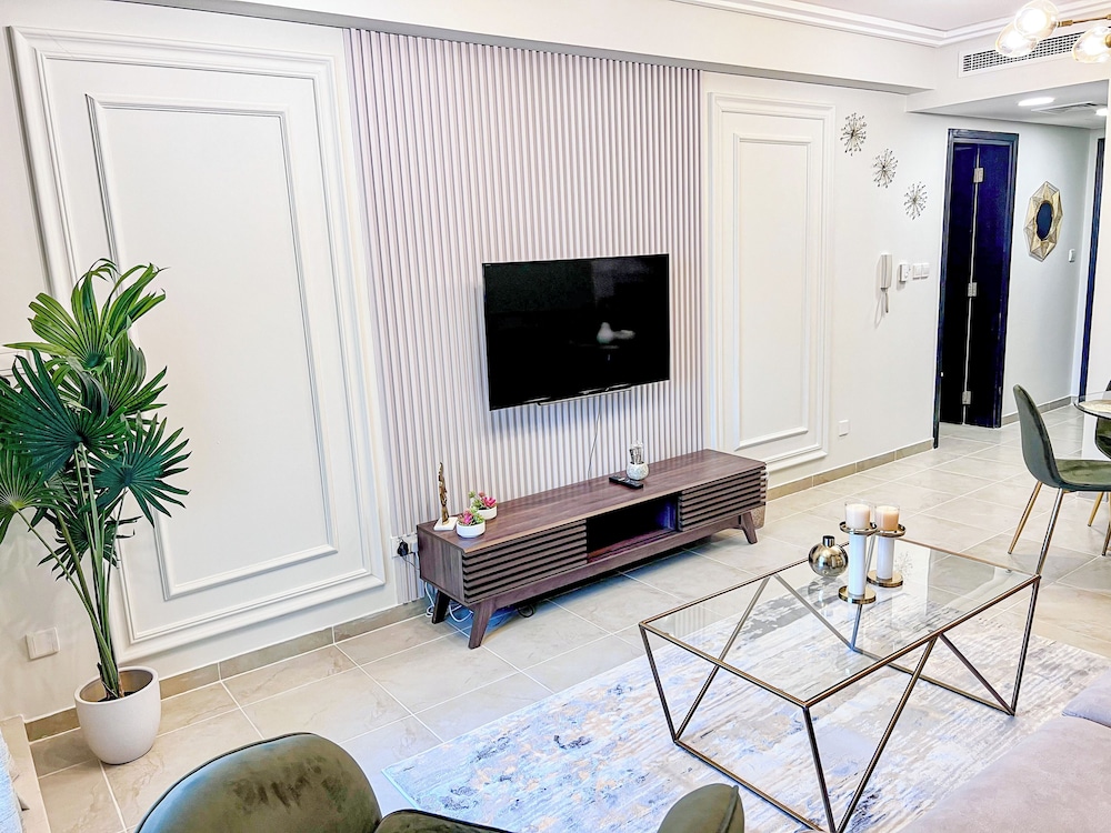 Cosmos Living 1 BR Suite Near Dubai Mari
