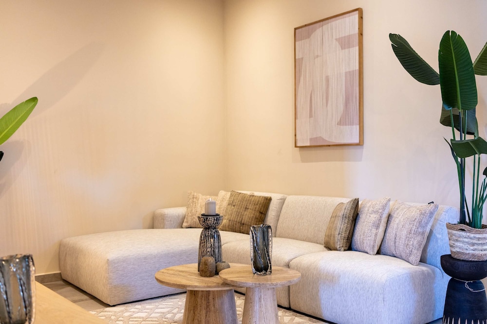 Chic 3BR Apartment Mambo Beach Area Stay