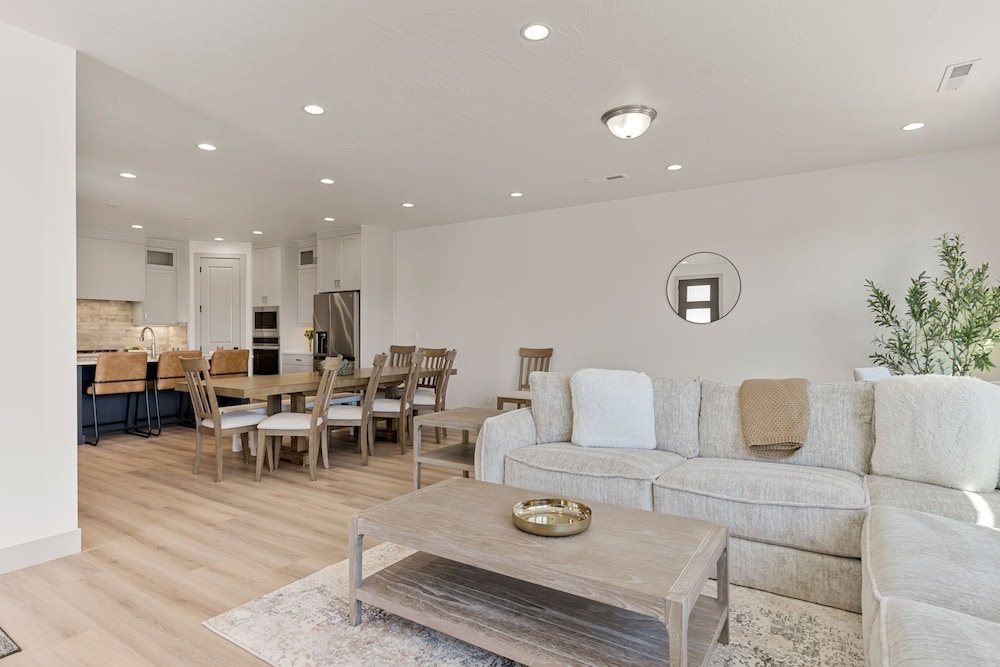 Coastline Cottage 5 Bedroom Townhouse