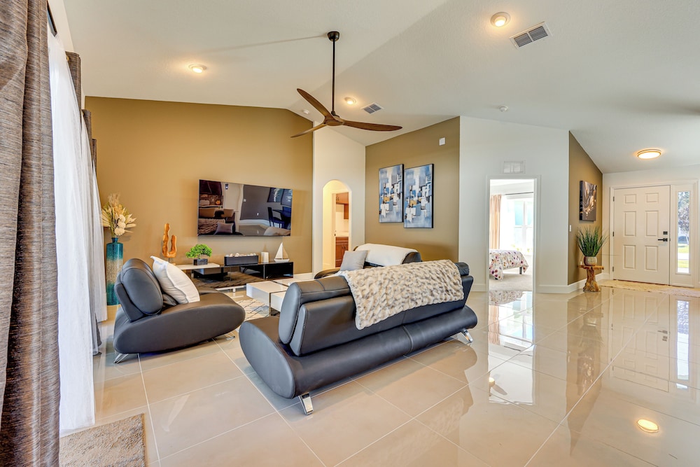 8 Mi to Flagler Beach: Home w/ Outdoor Dining!