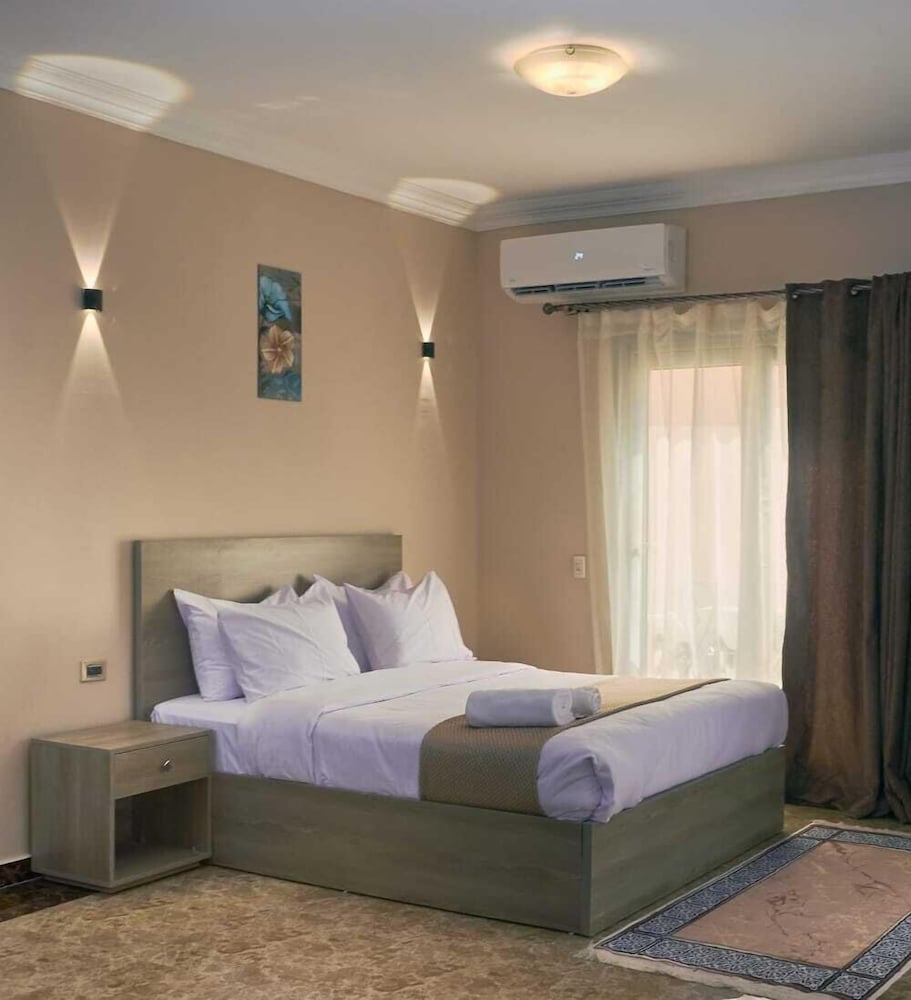 Roadhouse New Cairo Residence