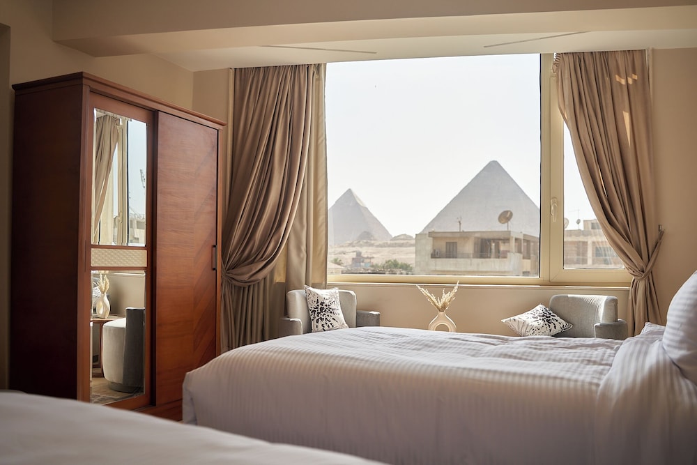 Prestige pyramids inn