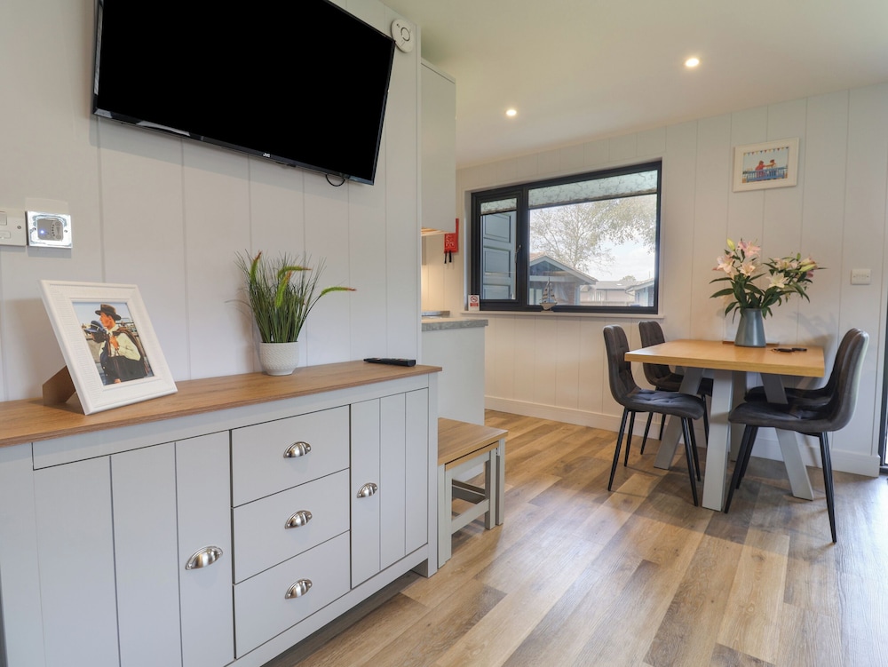 6 Pinewood Retreat