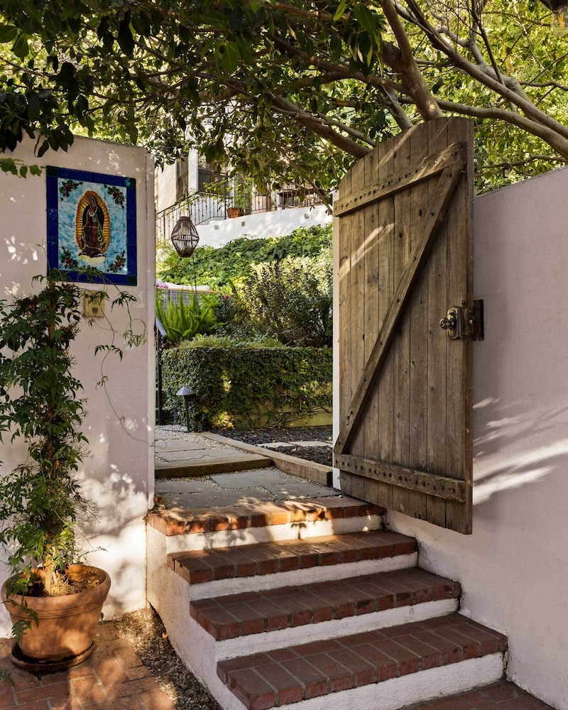 Hollywood Hideaway by Boutique