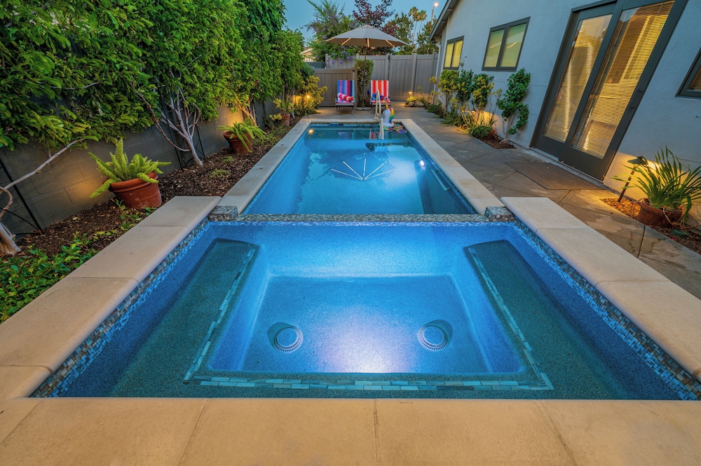 Luxury living with Spa &Pool near Disney