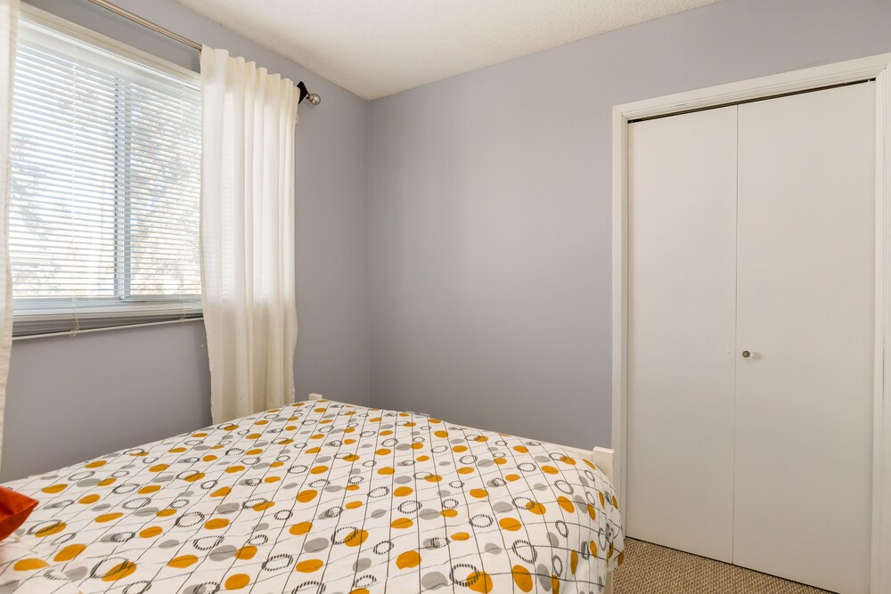 Superb 3BR mins to DT SAIT - Image 4
