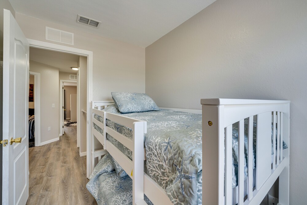 Family-friendly Haines City Home: 19 Mi to Disney! view 5
