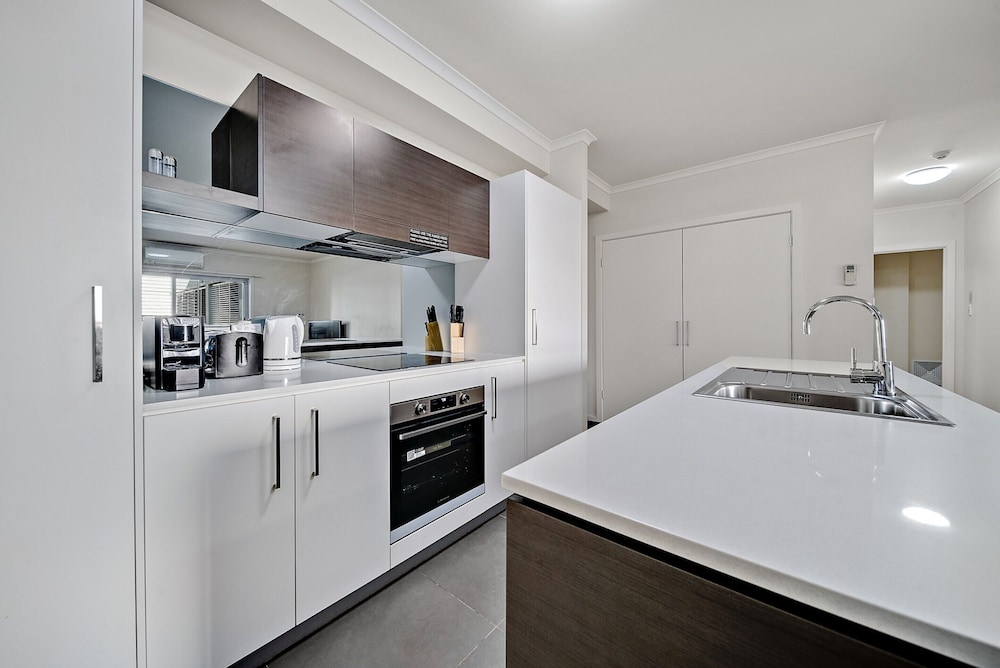 Comfy 2-bed Near the Lake With Secure Parking