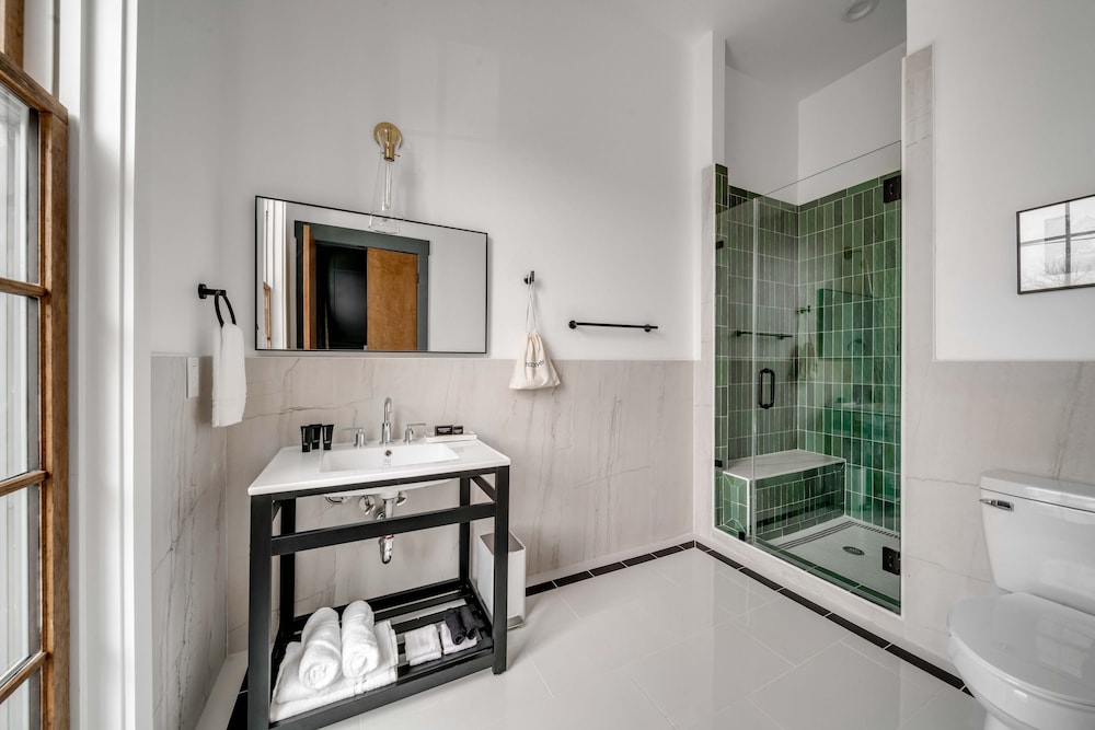 The Emerald Boutique Stays view 3