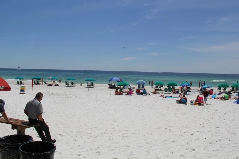 Pelican Beach Resort 1207