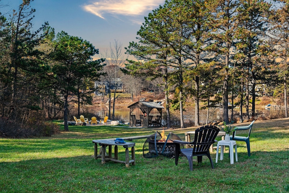 Deer Haven Cabin by Avantstay Waterfront Dock Firepit