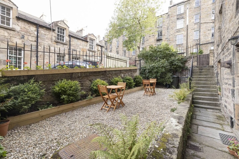 Stylish 1-bed flat in New Town