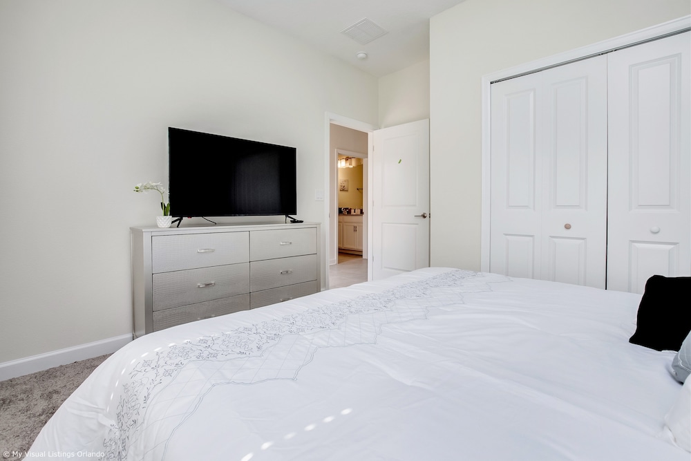 780pb Luxury Furnished 5 Bedroom 4 Bathroom view 4