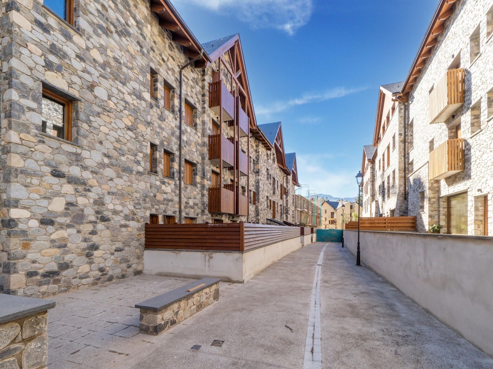 Stone Home in Benasque Near Scenic Lake